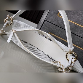 Молочно-белая сумка Chanel 25S с ажурн