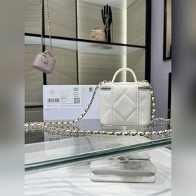 Новая модель Chanel 25k с крупным ромб