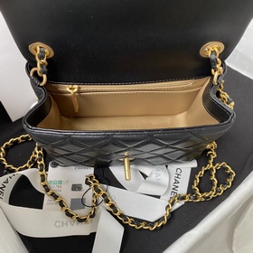 Chanel AS1786 — популярная мини-сумка 