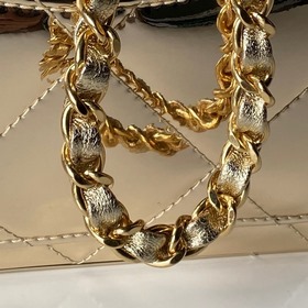 Модель Chanel 25k Coco Handle из подиу
