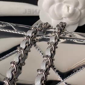 Модель Chanel 25k Coco Handle из колле