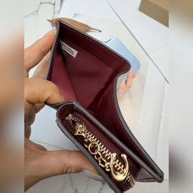 Этот короткий кошелек для мелочи карт 