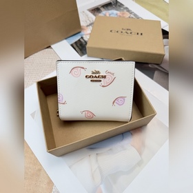 COACH «Улитка» — женский короткий коше