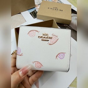 COACH «Улитка» — женский короткий коше
