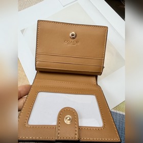 Кошелек Coach C4591, выпущенный в рамк