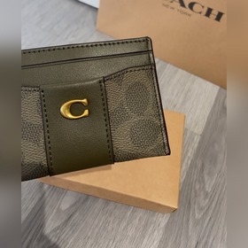 В новом кошельке Coach модели cbD8 так