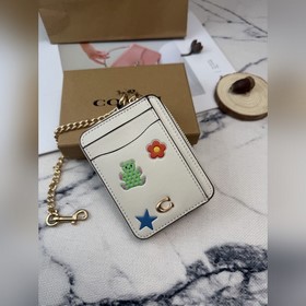 Этот белый кожаный кошелек COACH с при