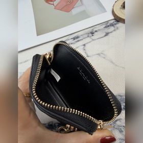 Черный кошелек Coach с металлической ц