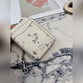 Этот блестящий кошелек Coach с разнооб