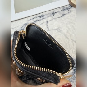Черный кошелек Coach с металлической ц