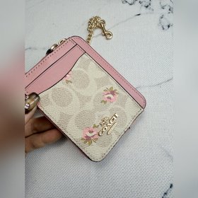 Розовый кошелек Coach с цветочным узор