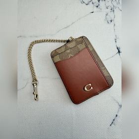 Кошелек Coach с металлической цепочкой