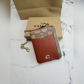 Кошелек Coach с металлической цепочкой