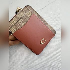 Кошелек Coach с металлической цепочкой