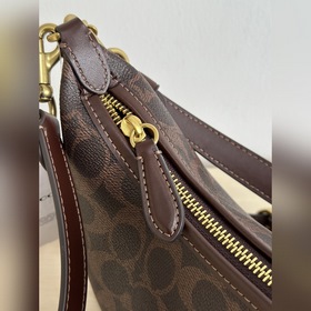 Подлинная сумка Coach из серии CAM26 «