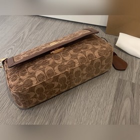 Новинки COACH октября： модели CCV63 и 