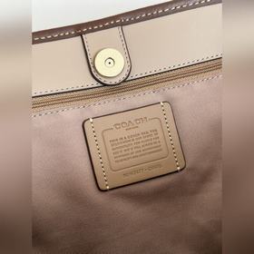 Оригинальная сумка-тоут Coach серии CV
