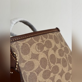 Оригинальная сумка-тоут Coach серии CV