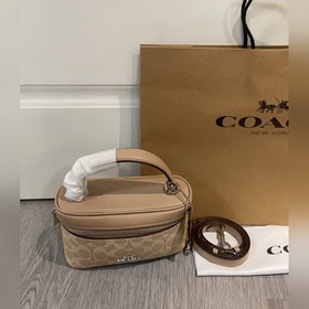 Новинки Coach за май： сумка-коробка EO