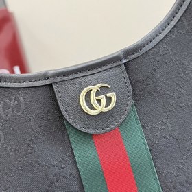 В комплекте с полным набором оригиналь
