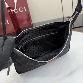 В комплекте с полным набором оригиналь