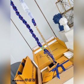 [ M03744 ] Этот спортивный брелок для