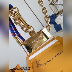 [ M03744 ] Этот спортивный брелок для