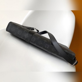 Эта сумка Sac Plat 24H, изготовленная