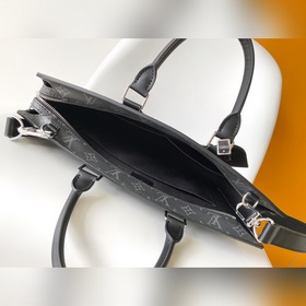 Эта сумка Sac Plat 24H, изготовленная 
