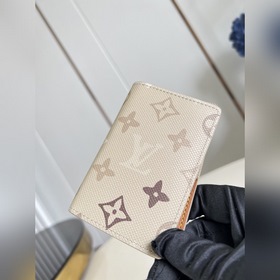 [Топ-модель из оригинальной коллекции