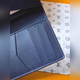 В модели M29134 синего цвета узор «M