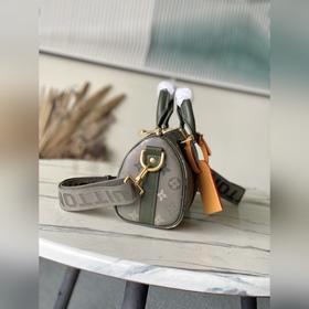 Эта сумка Keepall Bandoulière 25, изго