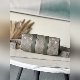 Эта сумка Keepall Bandoulière 25, изго