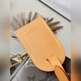 Эта сумка Keepall Bandoulière 25, изго