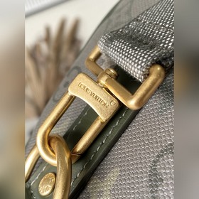 Эта сумка Keepall Bandoulière 25, изго