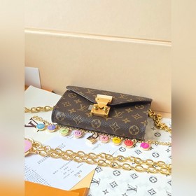 M4588z с узором «Monogram» — версия с