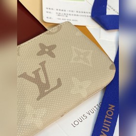 M29258 Кожа серого цвета! POCHETTE CLÉ