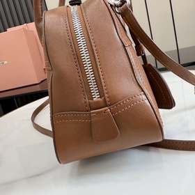 В комплекте с полным набором оригиналь