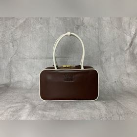5BB172 — сумка-портфель Miu нового раз
