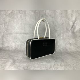5BB172 — сумка-портфель Miu нового раз