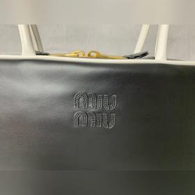 5BB172 — сумка-портфель Miu нового раз