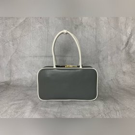 5BB172 — сумка-портфель Miu нового раз