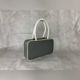 5BB172 — сумка-портфель Miu нового раз