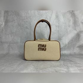 5BB172 — портфель M в новом размере, и