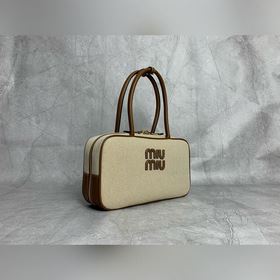 5BB172 — портфель M в новом размере, и
