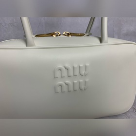 5BB172 (белый) — портфель M в новом ра