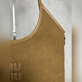 5BG231 из вельвета — новая модель сумк