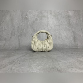 5BP078 (белый) — новая мини-сумка MiuW