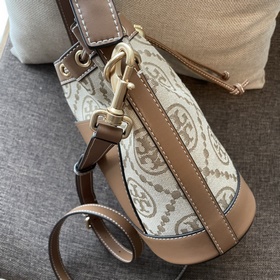 1615 Сумка-ведро TORY BURCH Monogram ц