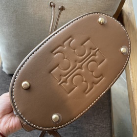1615 Сумка-ведро TORY BURCH Monogram ц